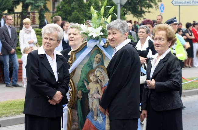 Wyszli z Eucharystią na Rynek - zdjęcia
