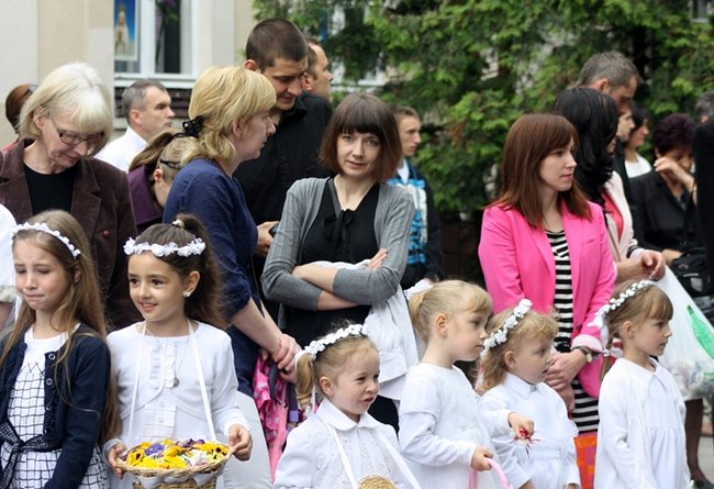 Wyszli z Eucharystią na Rynek - zdjęcia