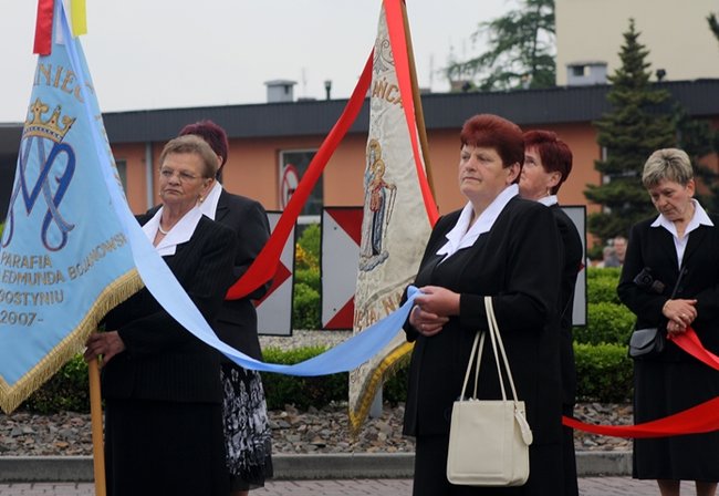 Wyszli z Eucharystią na Rynek - zdjęcia