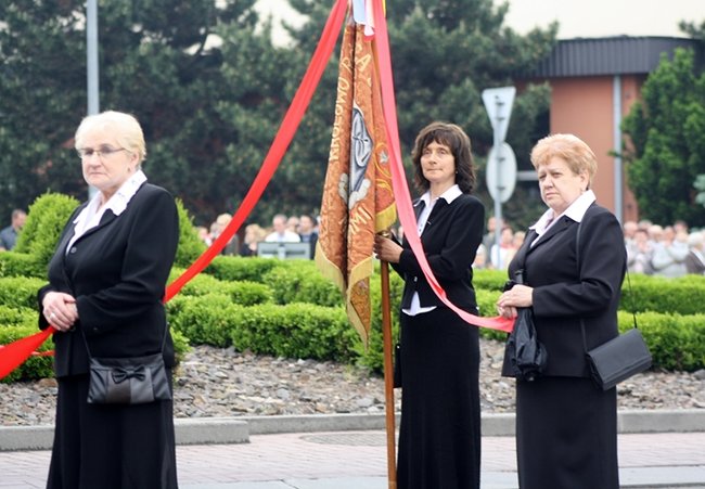 Wyszli z Eucharystią na Rynek - zdjęcia
