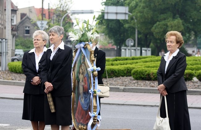 Wyszli z Eucharystią na Rynek - zdjęcia