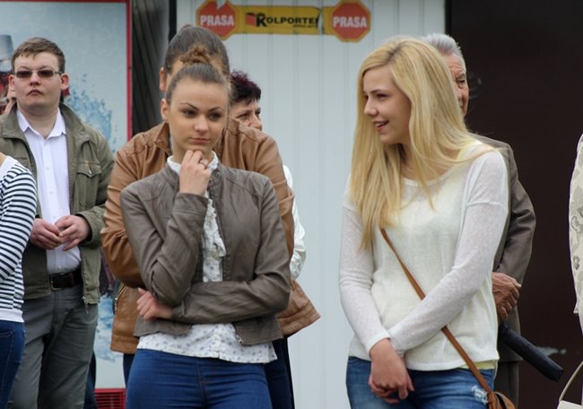 Wyszli z Eucharystią na Rynek - zdjęcia