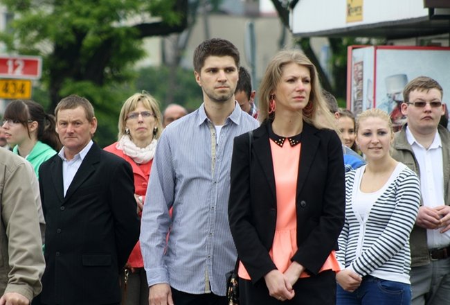 Wyszli z Eucharystią na Rynek - zdjęcia