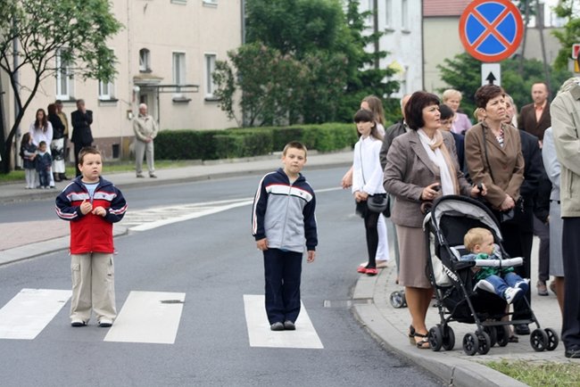 Wyszli z Eucharystią na Rynek - zdjęcia