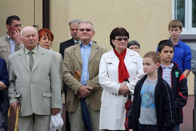 Wyszli z Eucharystią na Rynek - zdjęcia