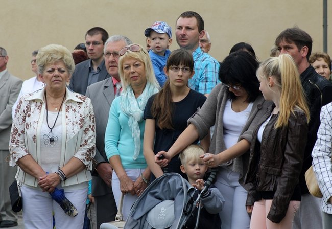Wyszli z Eucharystią na Rynek - zdjęcia