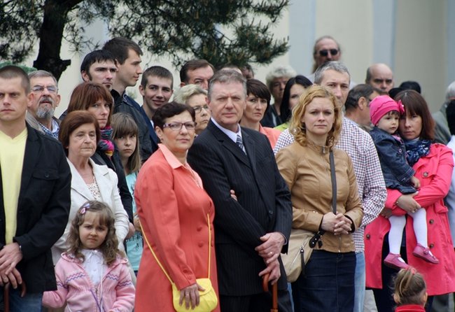 Wyszli z Eucharystią na Rynek - zdjęcia