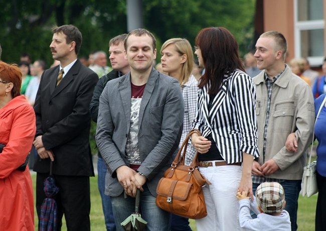 Wyszli z Eucharystią na Rynek - zdjęcia