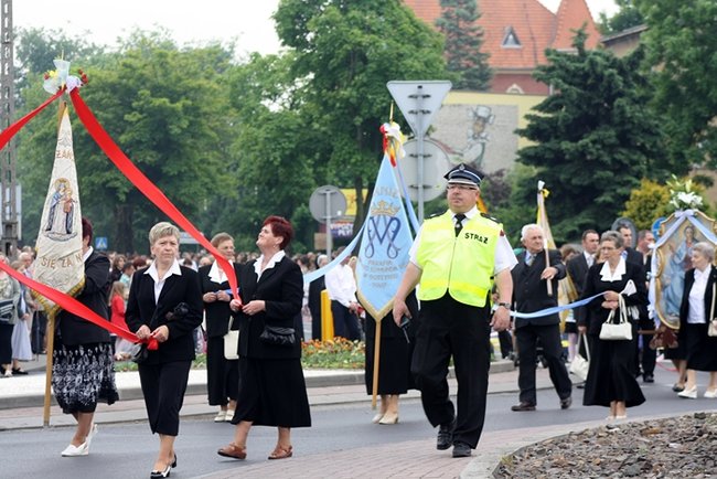 Wyszli z Eucharystią na Rynek - zdjęcia