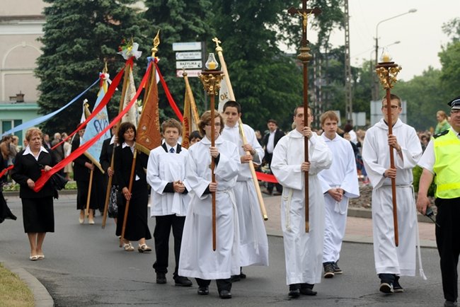 Wyszli z Eucharystią na Rynek - zdjęcia