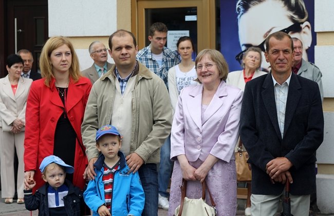 Wyszli z Eucharystią na Rynek - zdjęcia