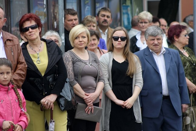 Wyszli z Eucharystią na Rynek - zdjęcia