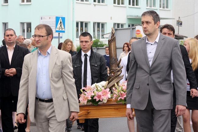 Wyszli z Eucharystią na Rynek - zdjęcia