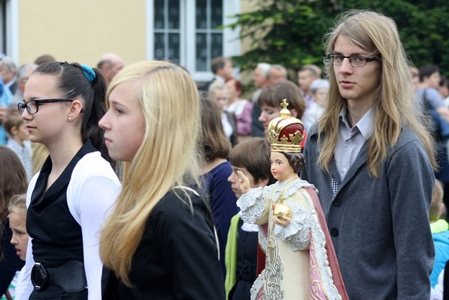 Wyszli z Eucharystią na Rynek - zdjęcia