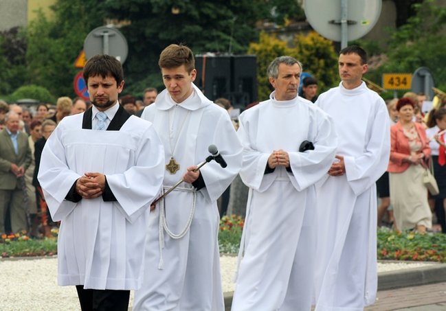 Wyszli z Eucharystią na Rynek - zdjęcia