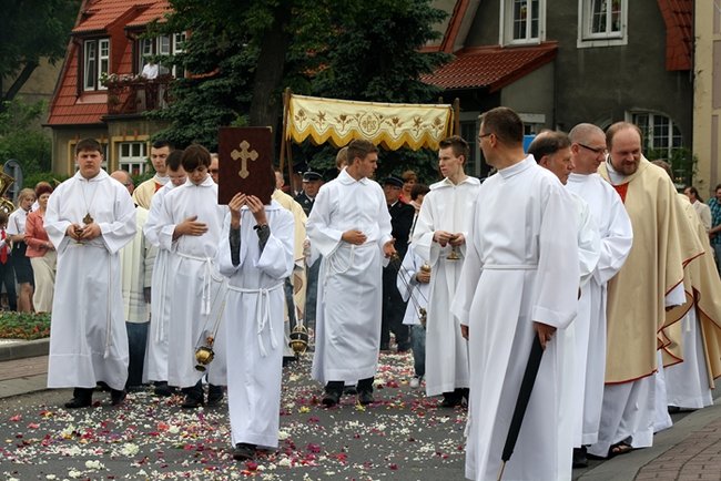 Wyszli z Eucharystią na Rynek - zdjęcia