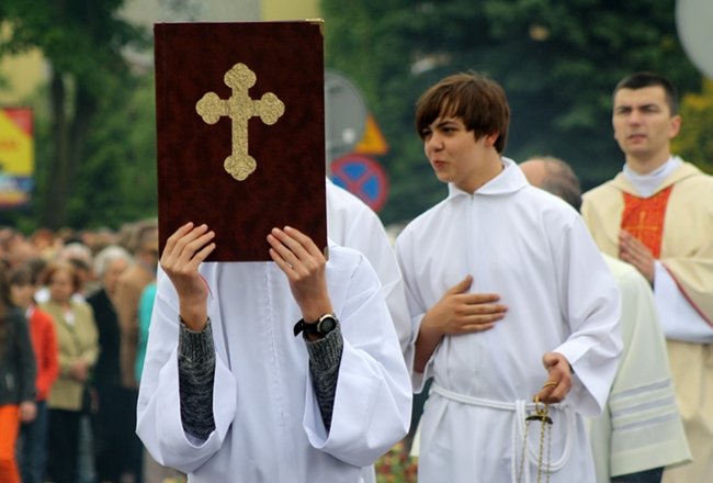 Wyszli z Eucharystią na Rynek - zdjęcia