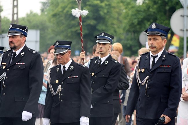 Wyszli z Eucharystią na Rynek - zdjęcia