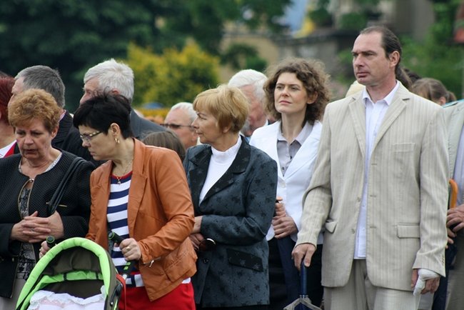 Wyszli z Eucharystią na Rynek - zdjęcia