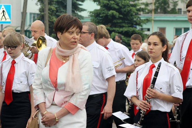 Wyszli z Eucharystią na Rynek - zdjęcia