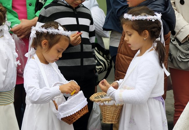 Wyszli z Eucharystią na Rynek - zdjęcia