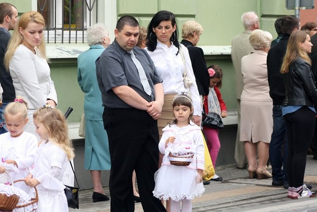 Wyszli z Eucharystią na Rynek - zdjęcia