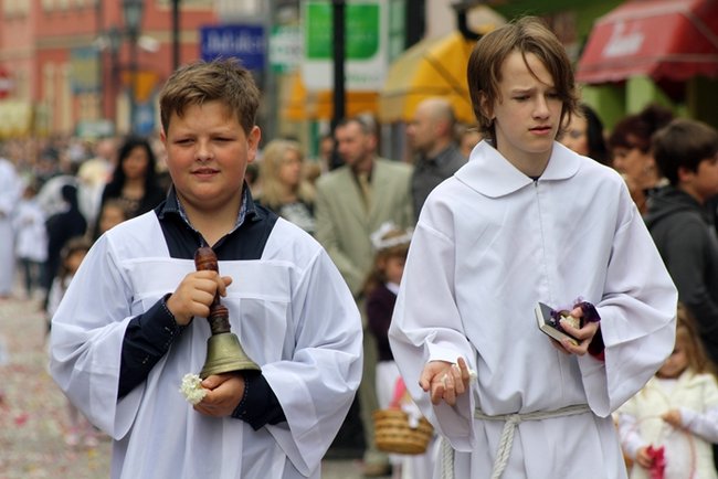 Wyszli z Eucharystią na Rynek - zdjęcia