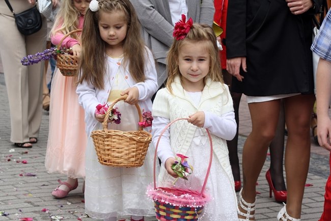 Wyszli z Eucharystią na Rynek - zdjęcia
