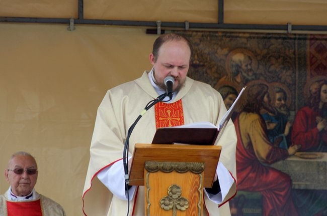 Wyszli z Eucharystią na Rynek - zdjęcia