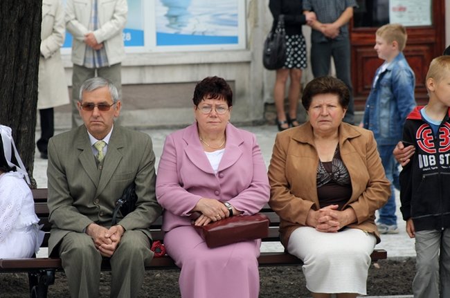 Wyszli z Eucharystią na Rynek - zdjęcia