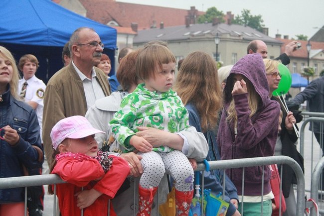 Deszcz nie sprzyjał zabawie - zdjęcia