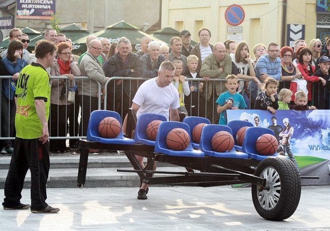 Deszcz nie sprzyjał zabawie - zdjęcia