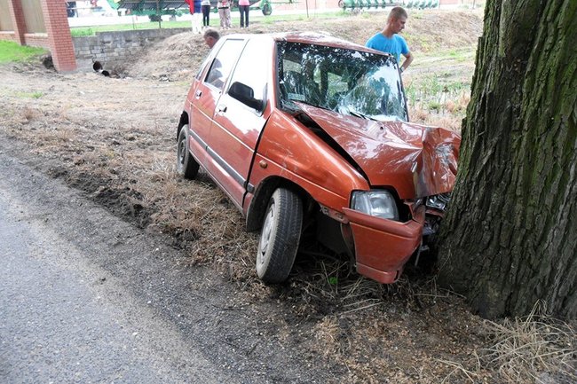 Był pijany i jechał zbyt szybko - zdjęcia