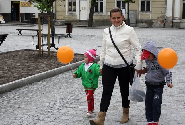 Pomarańczowe wsparcie - zdjęcia