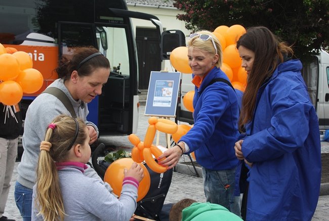 Pomarańczowe wsparcie - zdjęcia