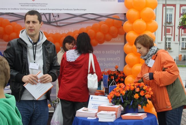 Pomarańczowe wsparcie - zdjęcia