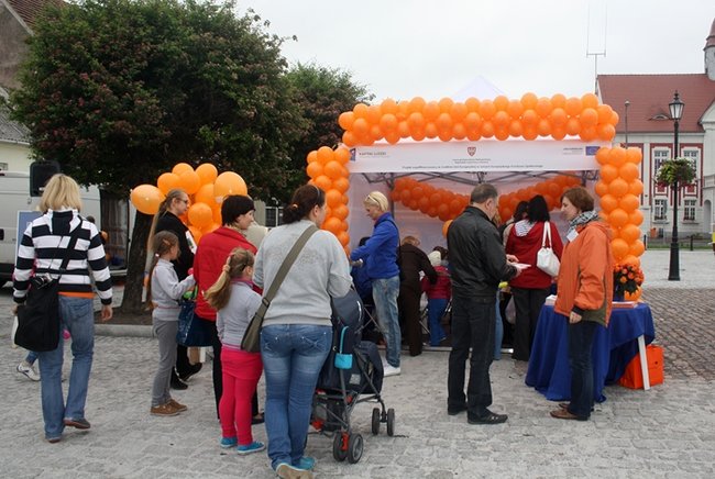 Pomarańczowe wsparcie - zdjęcia