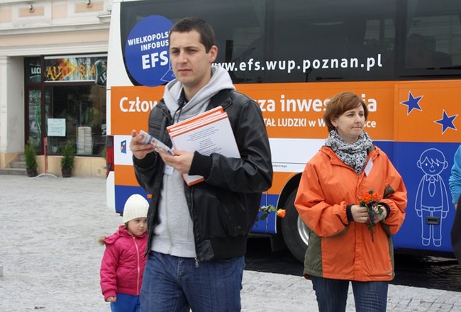 Pomarańczowe wsparcie - zdjęcia