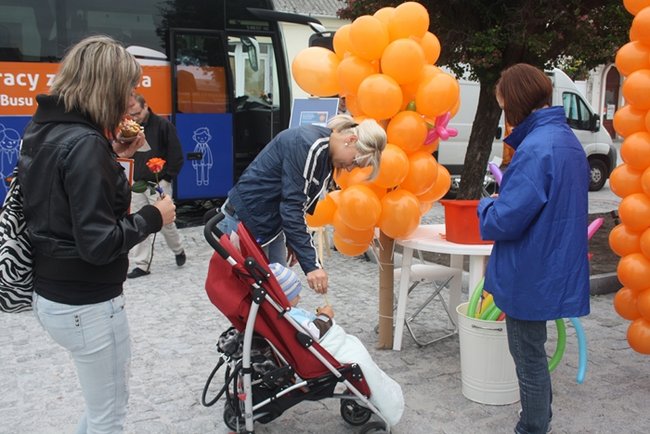 Pomarańczowe wsparcie - zdjęcia