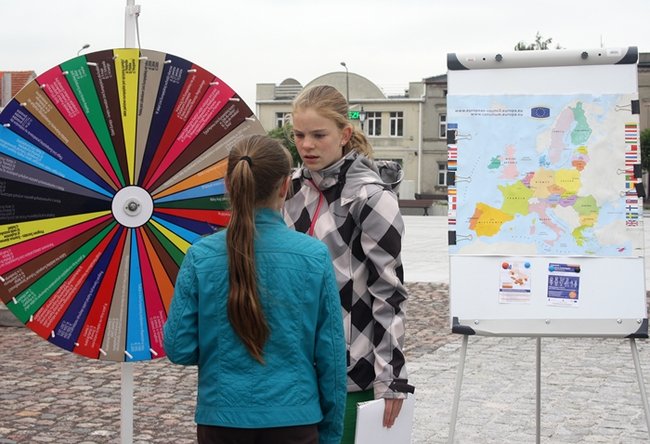 Pomarańczowe wsparcie - zdjęcia