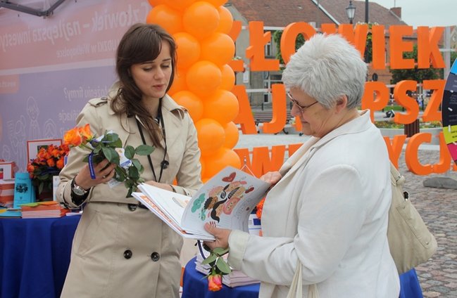 Pomarańczowe wsparcie - zdjęcia