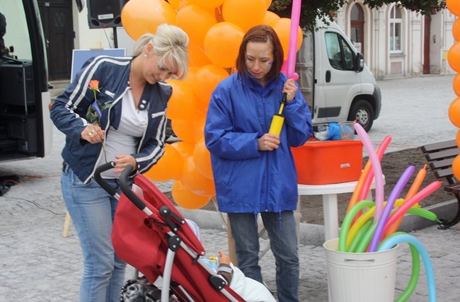 Pomarańczowe wsparcie - zdjęcia