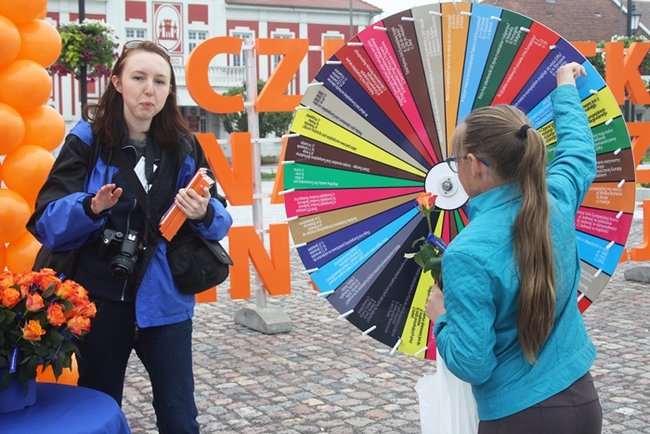 Pomarańczowe wsparcie - zdjęcia