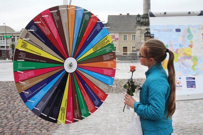 Pomarańczowe wsparcie - zdjęcia