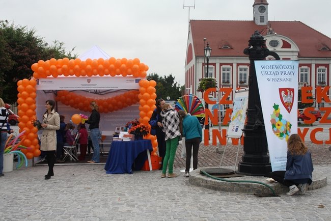 Pomarańczowe wsparcie - zdjęcia