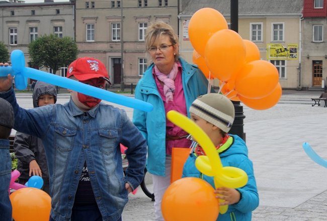 Pomarańczowe wsparcie - zdjęcia