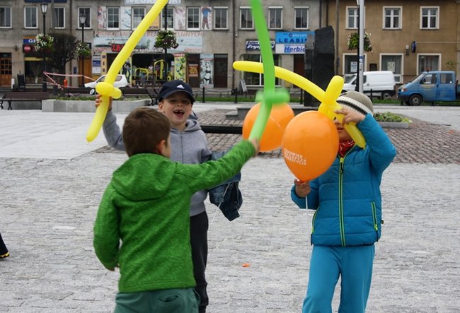 Pomarańczowe wsparcie - zdjęcia