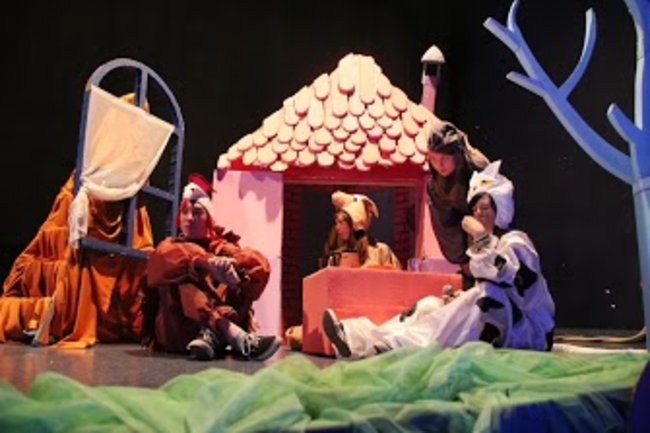 Młodzież uczyła przedszkolaków - zdjęcia