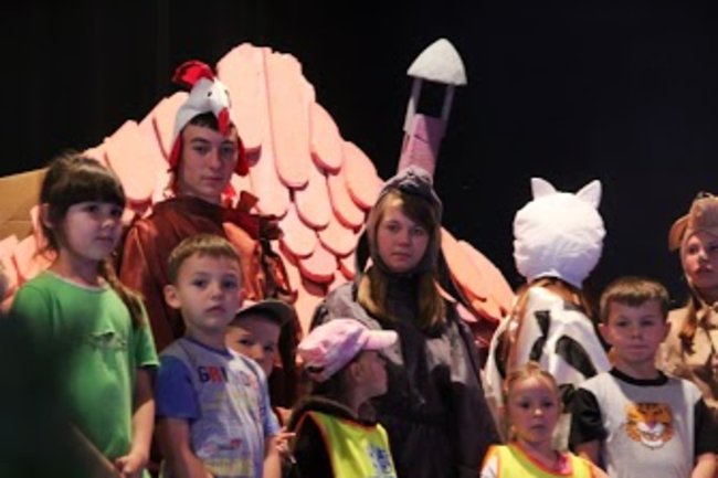 Młodzież uczyła przedszkolaków - zdjęcia