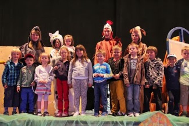 Młodzież uczyła przedszkolaków - zdjęcia